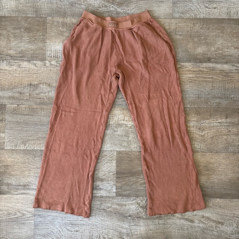 Set Active Waffle Knit Straight Leg Pants in Brown